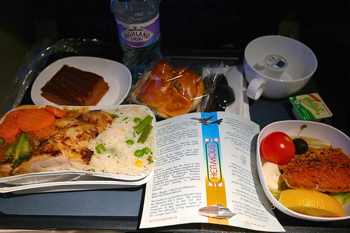 Bữa ăn Kosher cho hành khách của một chuyến bay tại Anh