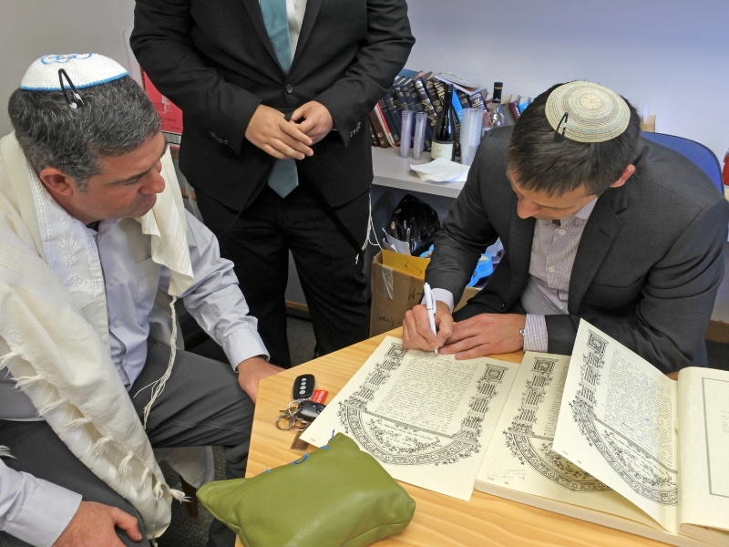 Rabbi đóng vai trò quan trọng bằng bằng chứng Kosher KOF-K uy tín