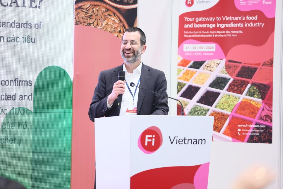 Ông Benjamin David Berkowitz trình bày nội dung tiêu chuẩn Kosher