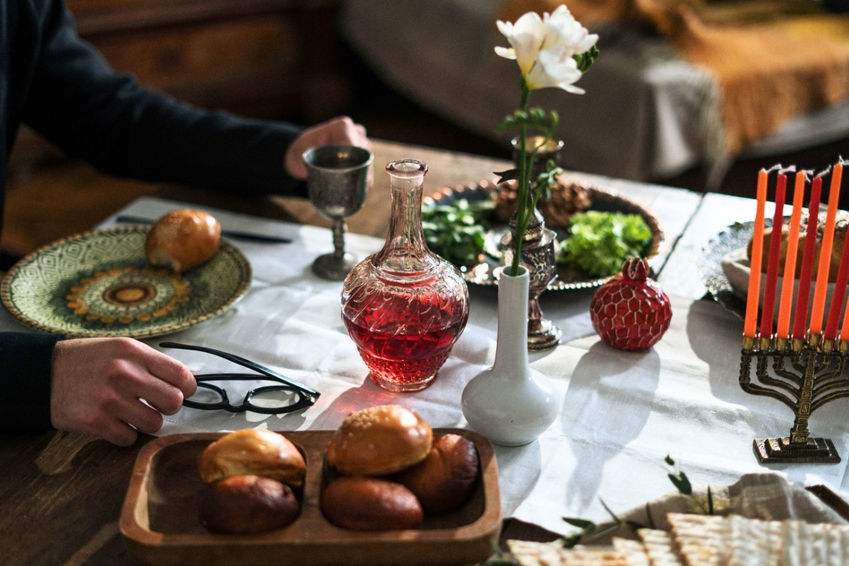 Kosher for Passover áp dụng những yêu cầu riêng đối với thực phẩm trong mùa Pesach